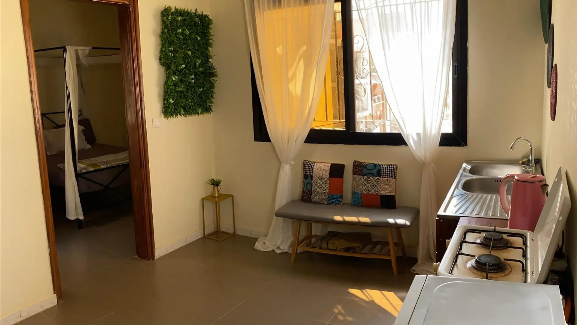 Mini Studio Dakar 0*,  Senegal